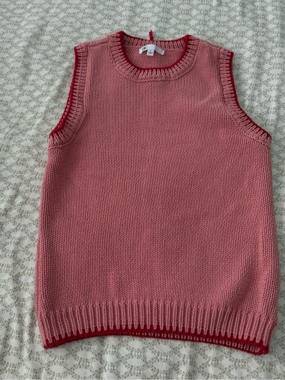 DR2 Pink Knit Sleeveless crew Neck Vest with Red Trim size M